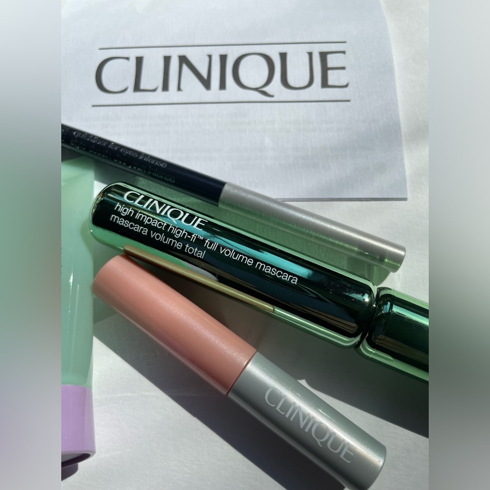 Clinique Bundle Makeup Bundle - Picture 4 of 14